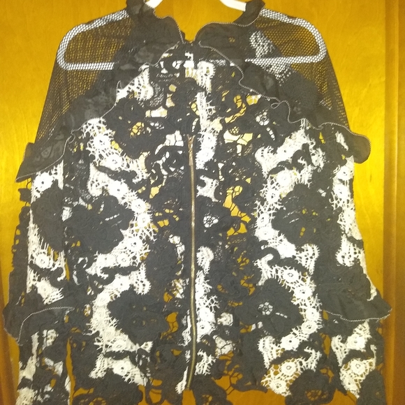 Top - Picture 2 of 4